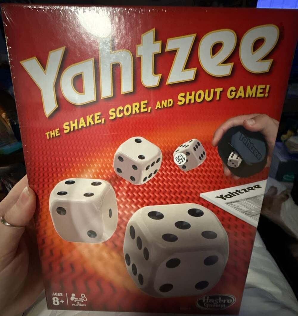 Hasbro Gaming Yahtzee The Shake Score And Shout Board Game New